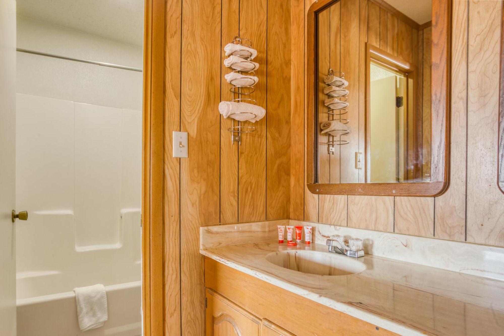 Oyo Hotel Breckenridge Tx Hubbard Creek Lake Bagian luar foto
